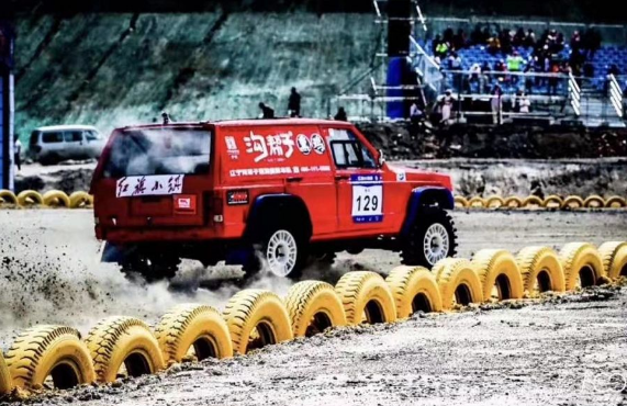 尊龙凯时人生就是搏赞助的国际越野车王争霸赛即将开赛